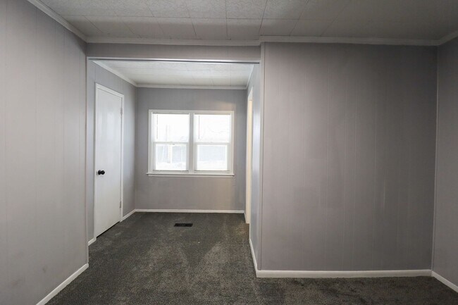 Building Photo - AVAILABLE NOW | VOUCHERS WELCOMED | 4 Bed | 2 Bath | West Tulsa