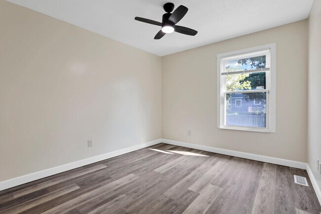 Building Photo - 5541 Mid Day Dr