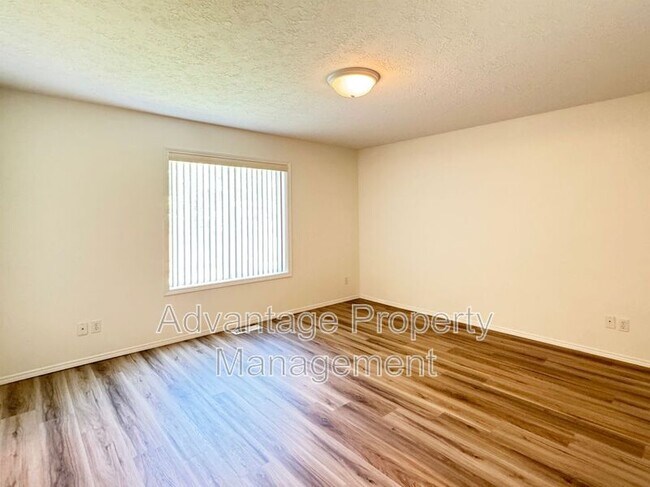 Building Photo - 1785 Cougar Ave SW