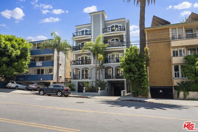 Building Photo - 11952 Montana Ave