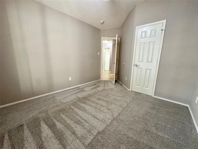 Building Photo - 1007 Barclay Dr