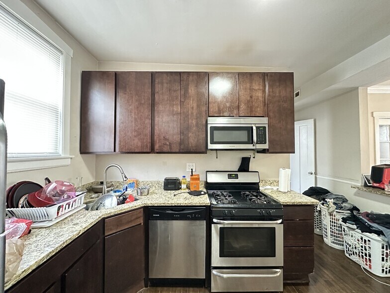 Building Photo - 3538 W Grace St