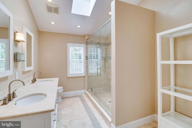 Building Photo - 6122 Bayliss Pl