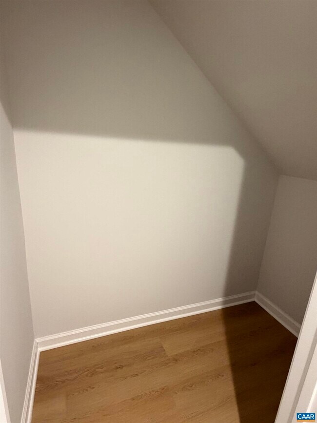 Building Photo - 5992 Cling Ln