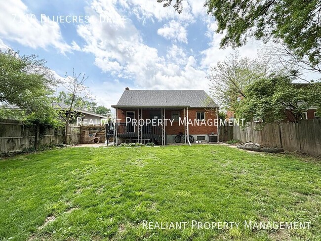 Building Photo - 7110 Bluecrest Dr