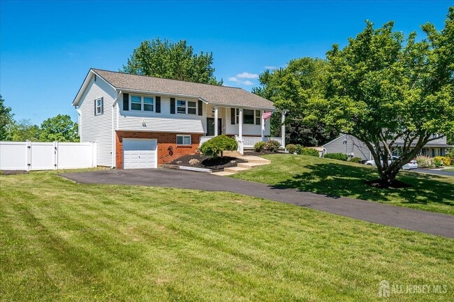Building Photo - 25 Yorktowne Dr