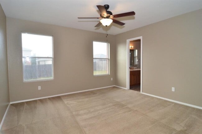 Building Photo - 806 Municipal Dr