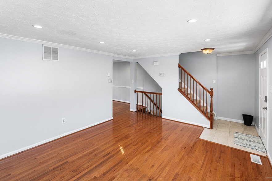 Building Photo - 19136 Willow Spring Dr