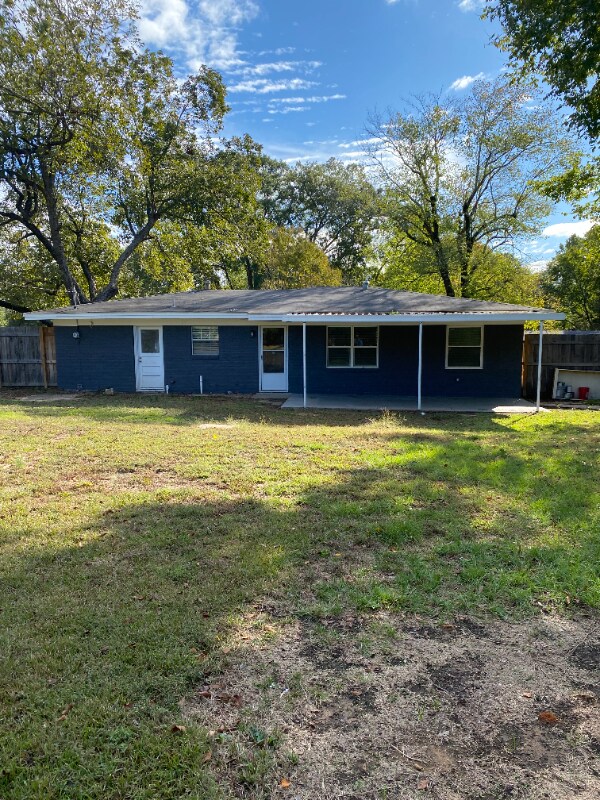 Building Photo - 3921 Sabine Ave