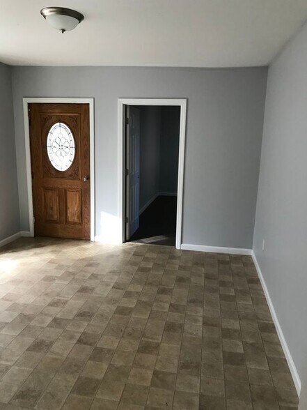 Building Photo - 19 Hobart St