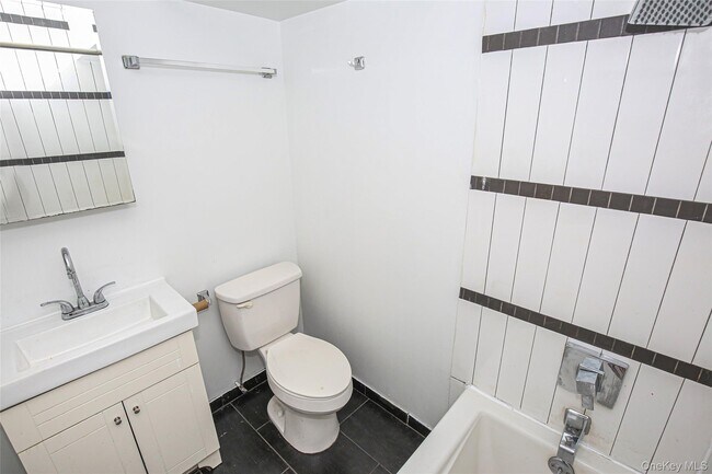 Building Photo - 1312 Putnam Ave