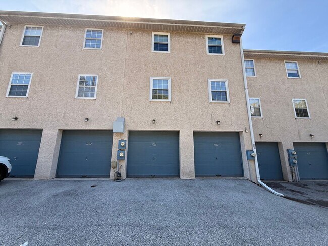 Building Photo - 44 S Lansdowne Ave