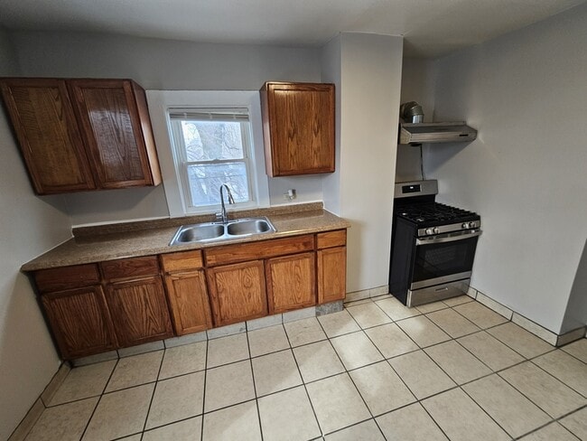 Building Photo - 1762 E 33rd St