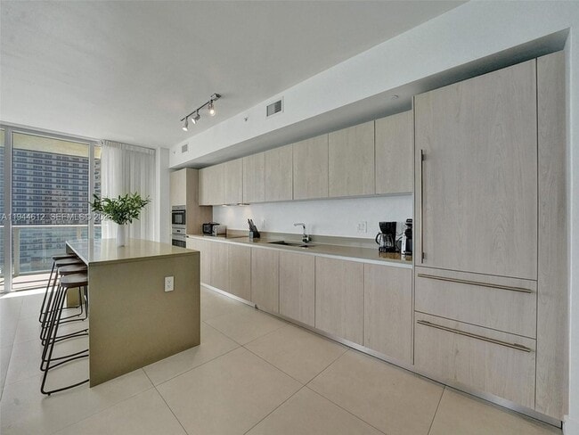 Building Photo - 4111 S Ocean Dr