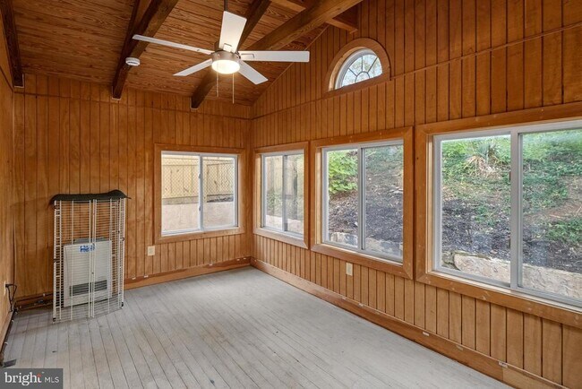 Building Photo - 210 Lastner Ln