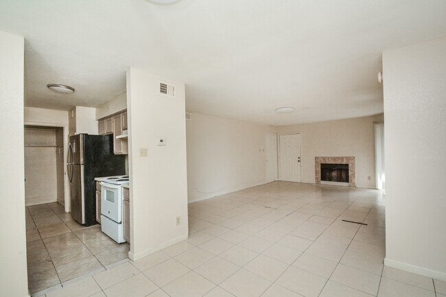 Building Photo - 9700 Leawood Blvd