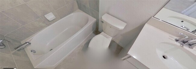 Building Photo - 15375 Grn Acrs Ave