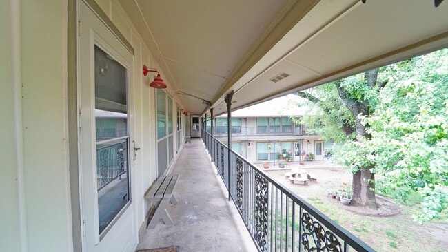 Building Photo - MOVE IN SPECIAL!! FOR LEASE! 2 Bedroom - 1...