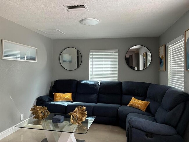 Primary Photo - 1558 NW 5th Ave