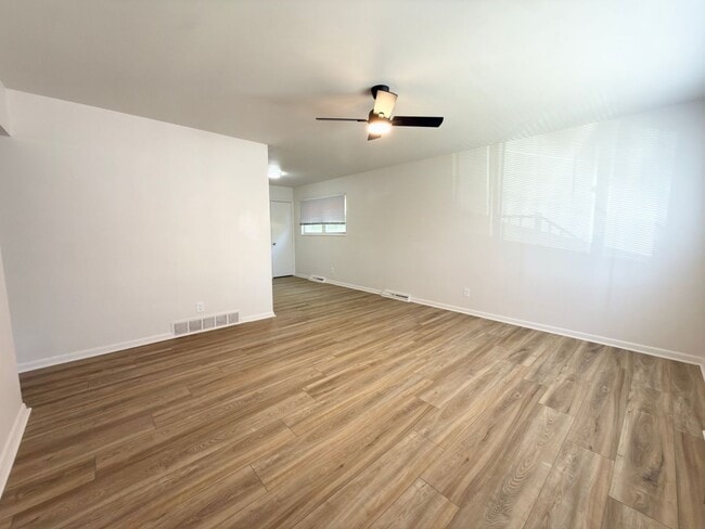 Building Photo - Newly Renovated Move-In Ready 3 Bed, 3 Bath Home!