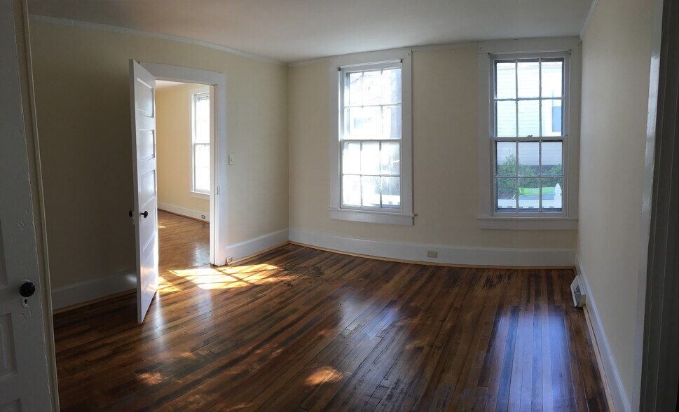 Middle Bedroom - 730 Maryland St