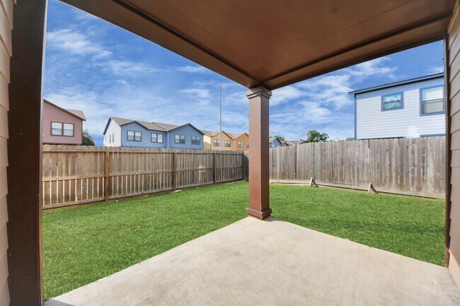 Building Photo - 4311 Oak Ridge Dr