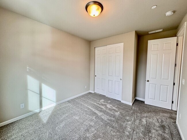 Building Photo - 7467 87th Dr NE