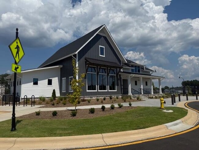 Building Photo - 334 Carolina Spgs Blvd