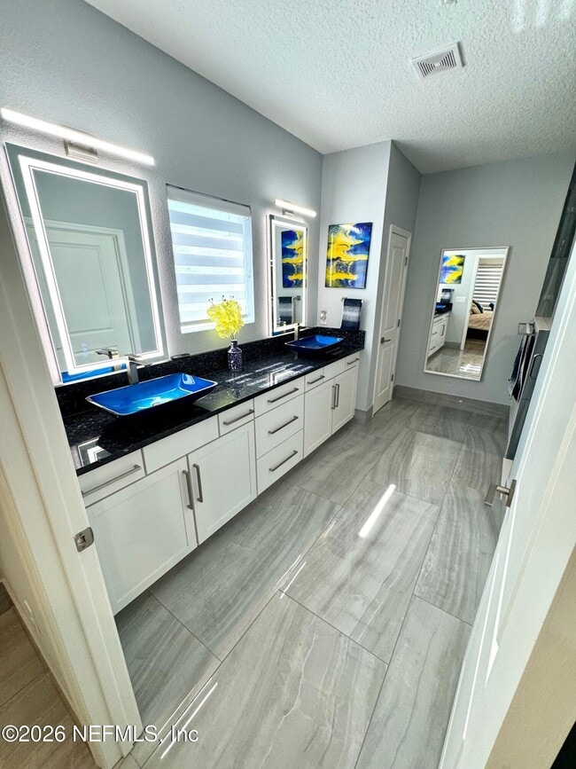 Building Photo - 163 Pine Forest Ct