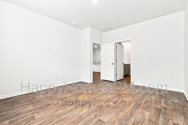 Building Photo - 644 Ladywood Dr