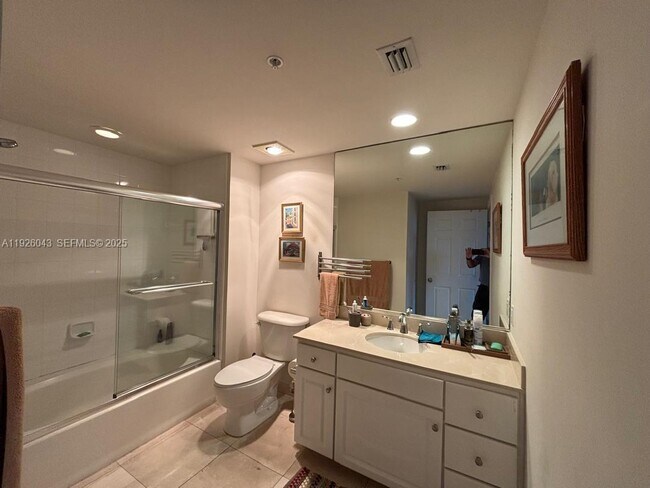 Building Photo - 2000 N Bayshore Dr