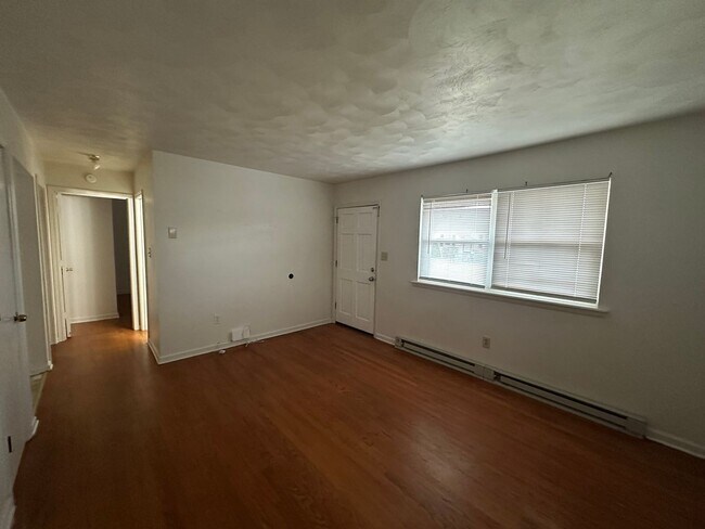 Building Photo - Fabulous Duplex