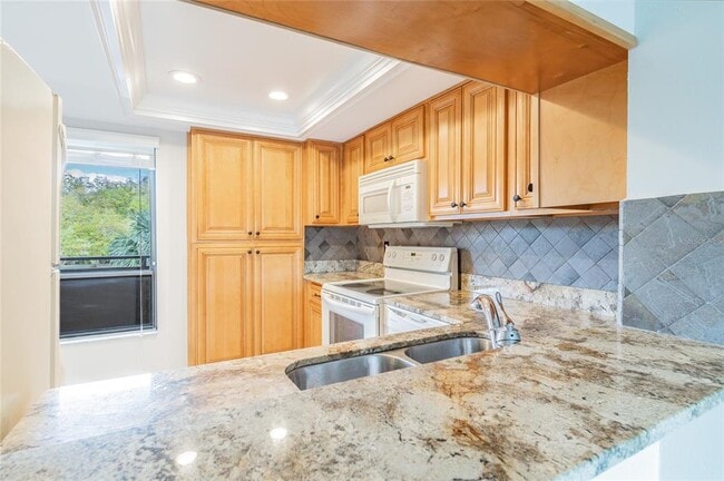 Building Photo - 13618 Greenfield Dr