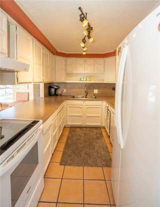 Building Photo - 13809 Suntan Ave