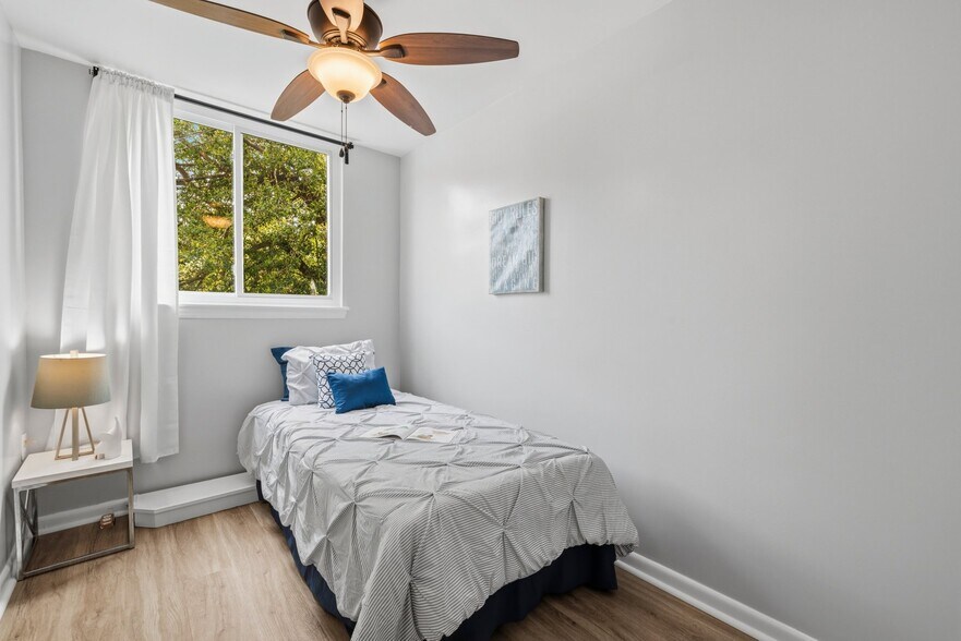 Building Photo - 204 Webster St NE