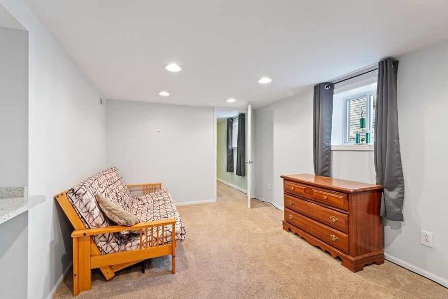 Building Photo - 1760 Henley St