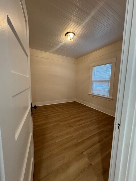 Building Photo - 338 Garretson Ave