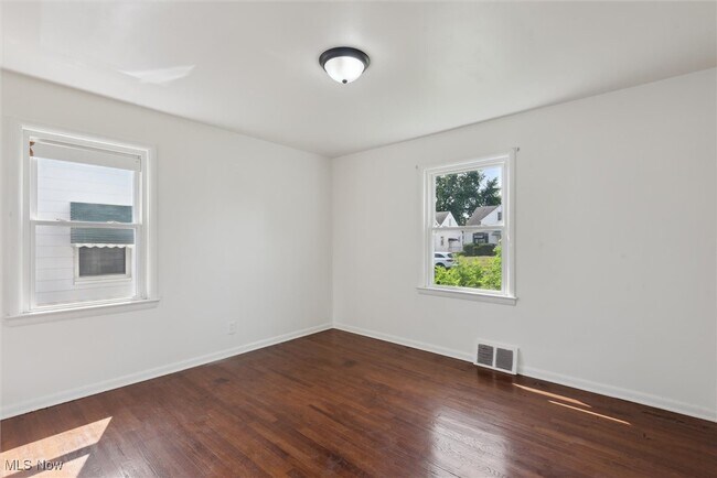 Building Photo - 13849 Shady Oak Blvd
