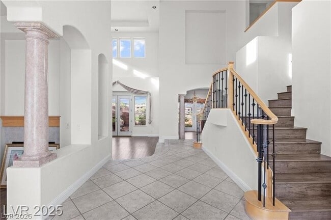 Building Photo - 425 Pinnacle Heights Ln