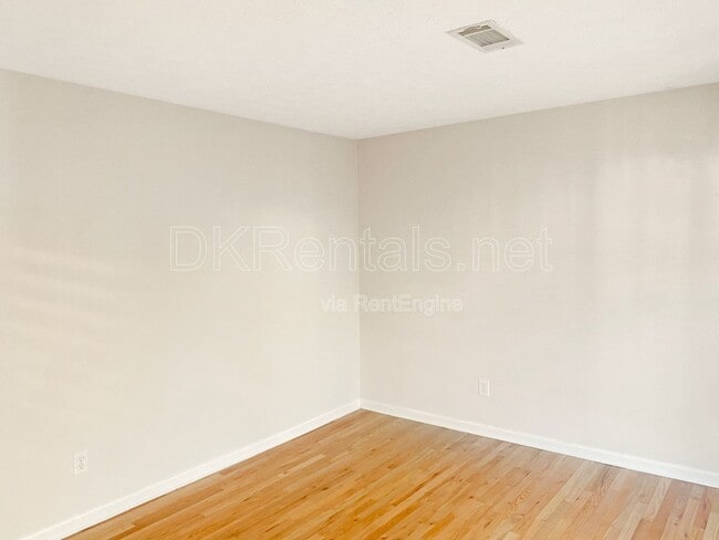 Building Photo - 860 Crab Orchard Dr