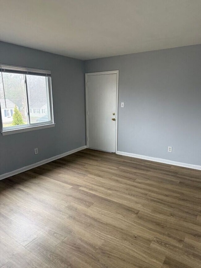 Building Photo - An Adorable two bedroom is move in ready!