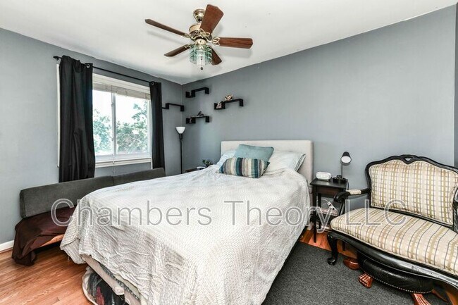 Building Photo - 509 E Luray Ave