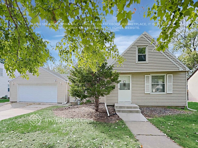 Building Photo - 6432 2nd Ave S