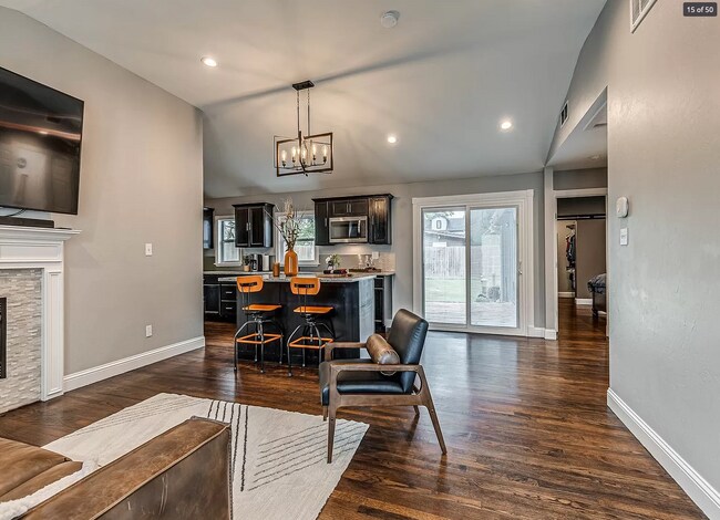 Building Photo - 2 Bed | 2 Bath in Midtown!