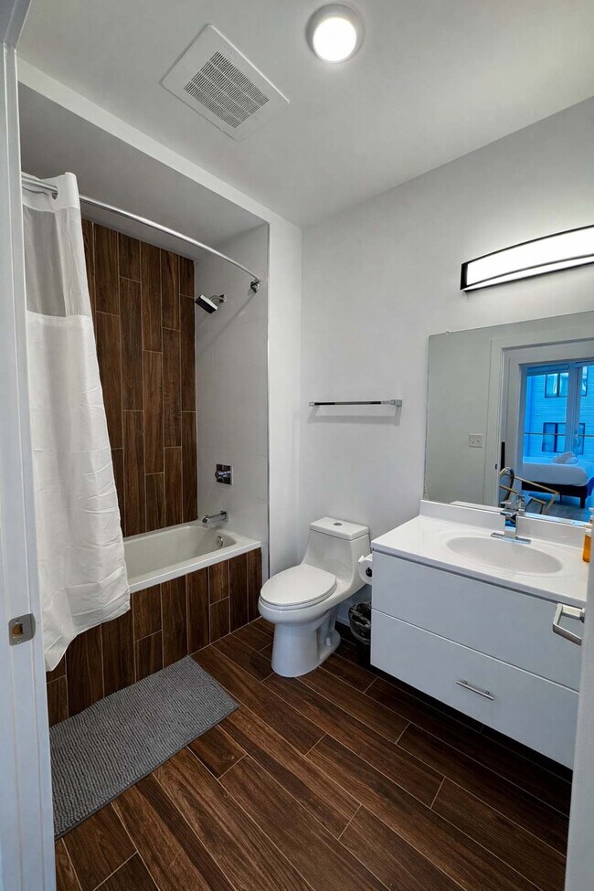 Building Photo - 1214 N American St