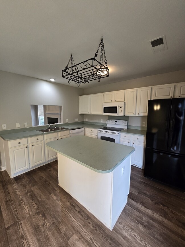 Building Photo - 7434 Stone Mountain Ct