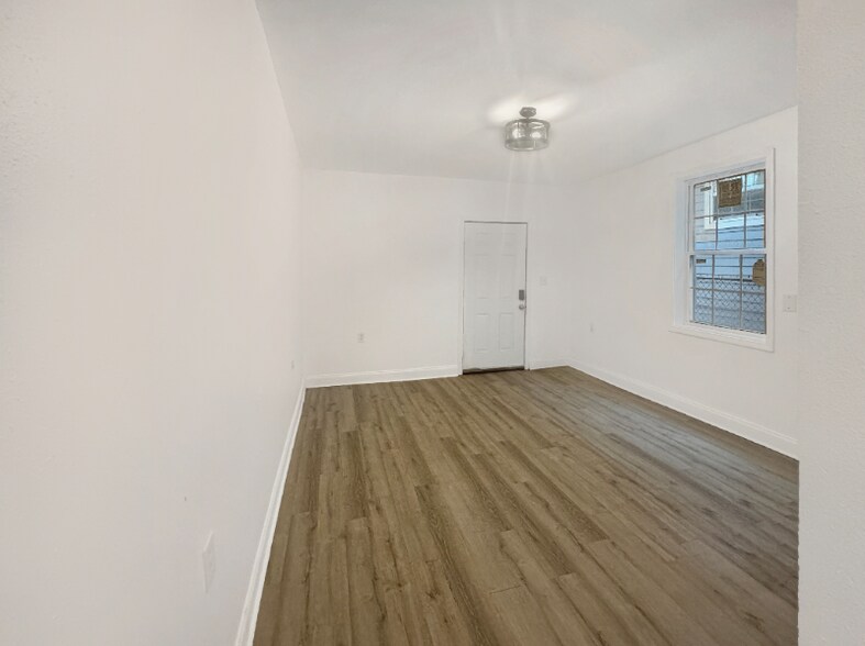 Building Photo - 2423 Magnolia St