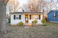 Building Photo - Adorable Home Close to Everything