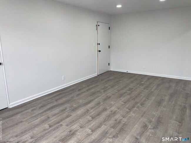 Building Photo - 6 Revere Dr