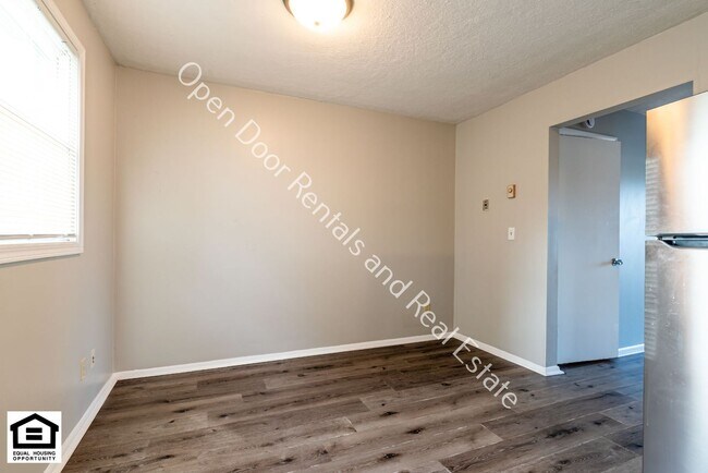 Building Photo - 922 East Ave